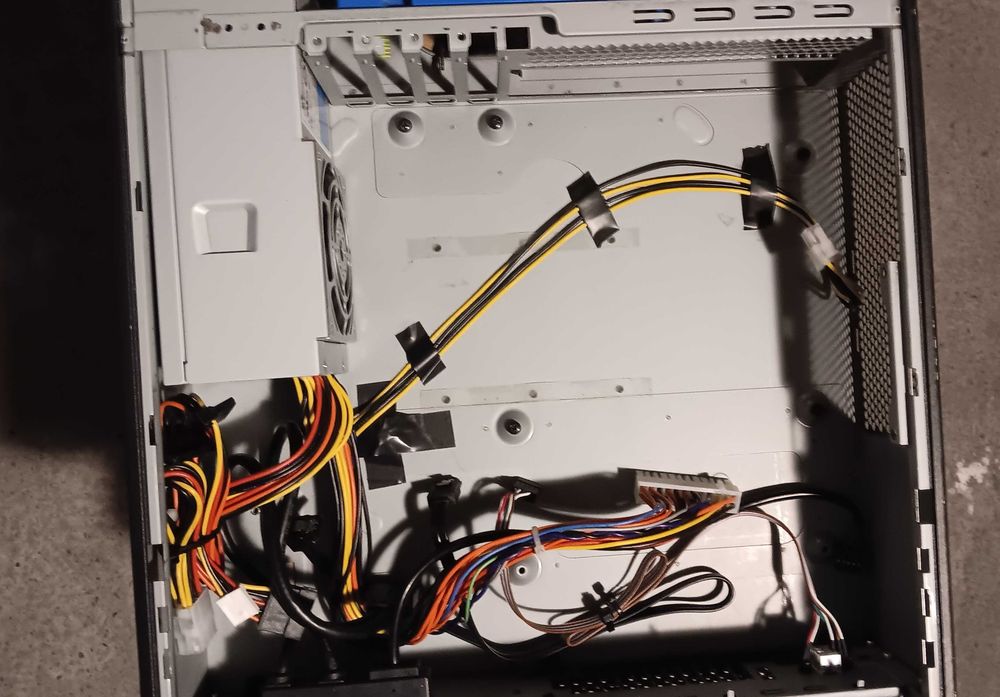 Carcasa sff + sursa 300w.