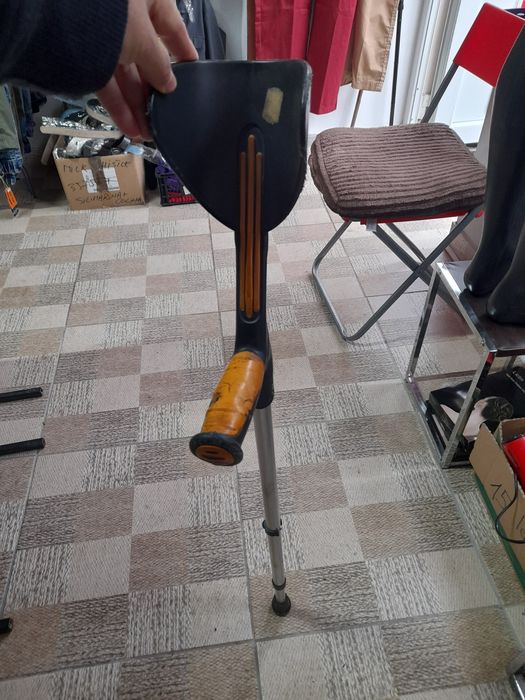 Carjă și baston ,de plastic sau de lemn