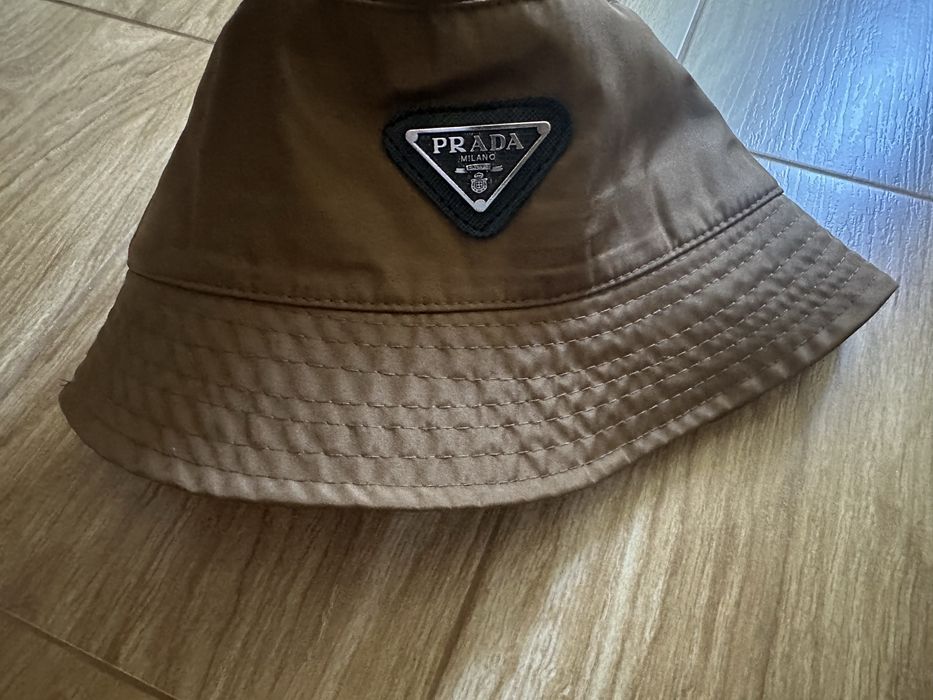 Шапка Prada Re-Nylon