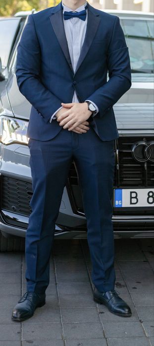 Продавам костюм на Andrews размер L (slim fit)