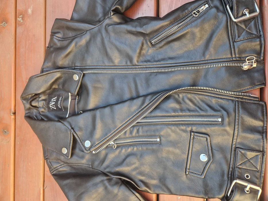 Продавам кожено детско яке на Зара