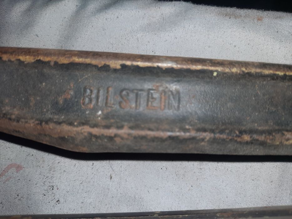 Ретро вертикални крикове за кола