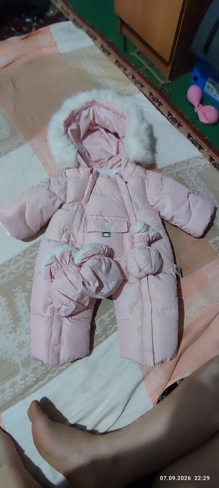 Продам комбинезон для малышки