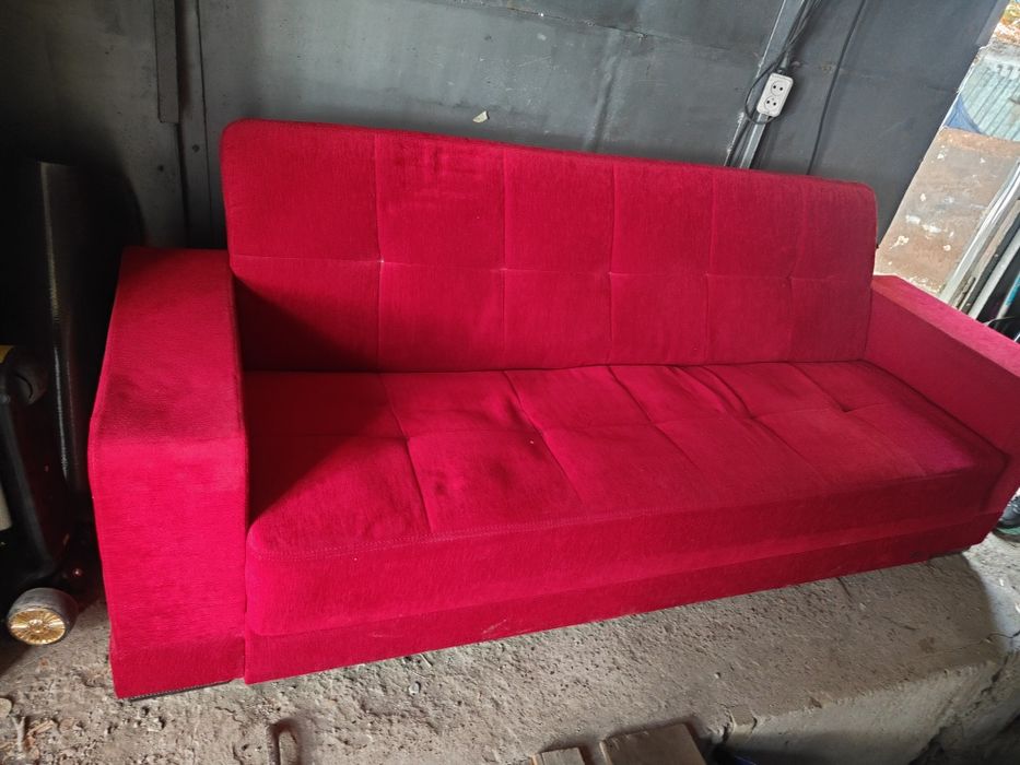 Срочно продам диван