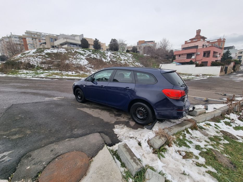 Opel Astra j 1.7 cdti sports tourer 2011 270.000 km