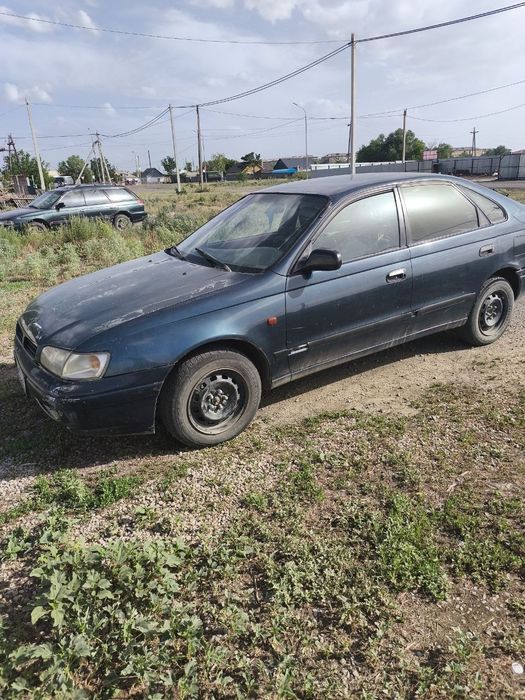 Тойота карина  е
