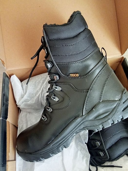 Ботинки с высоким берцем