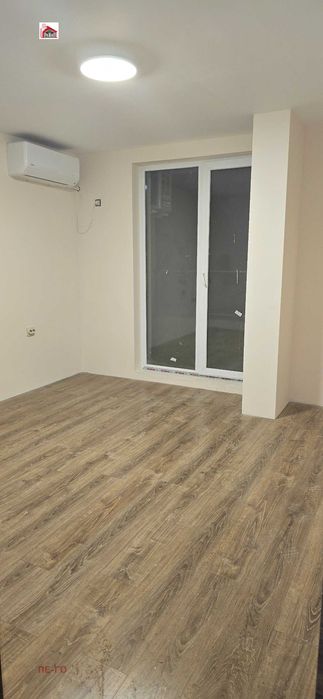 Продава двустаен, нов, напълно обзаведен в кв. "Запад"