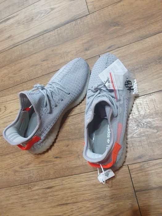 Vând adidasi yeezy boost