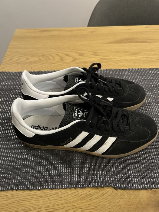 Vand Adidas Gazelle in stare buna 44 2/3