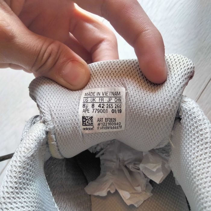 Крассовки Adidas yezzy