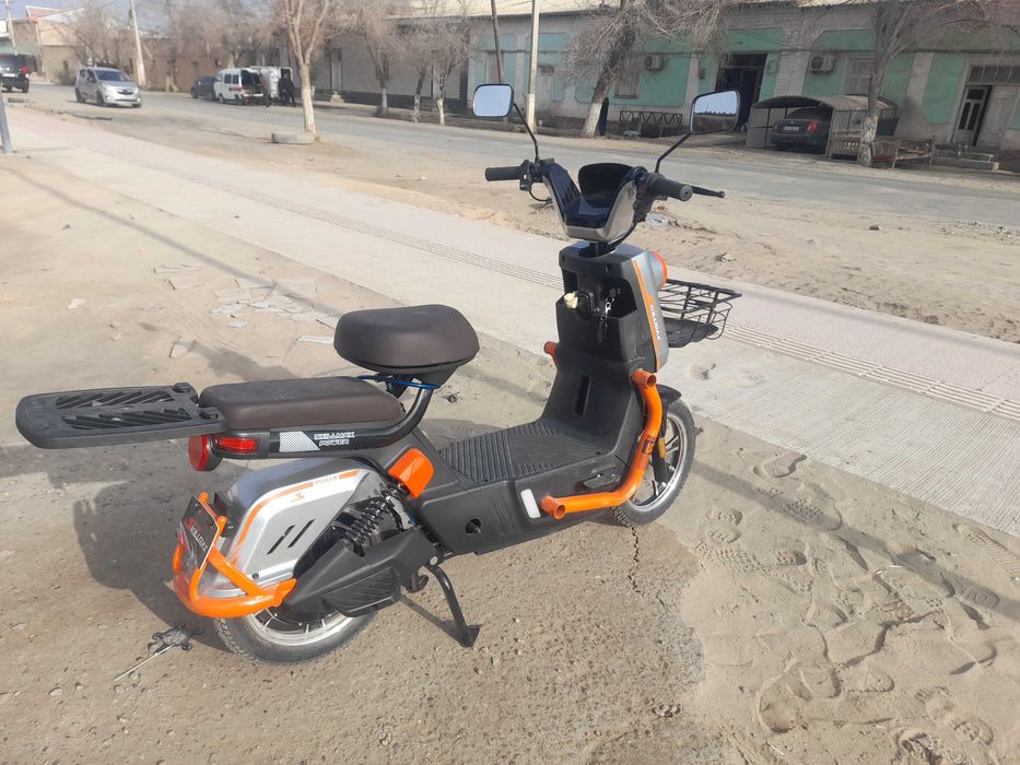 Skuter sotiladi yangi 50 km yurgan srochniy sotiladi galishib baramiz