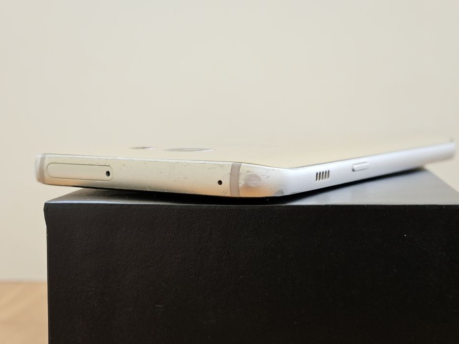 Samsung Galaxy A3 (2017) + аксесоари