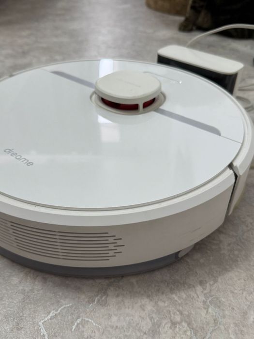 Продам  робот - пылесос. В отличном состояние.