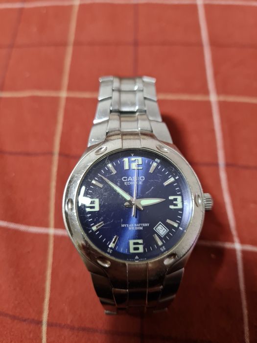 Vînd urgent ceasuri