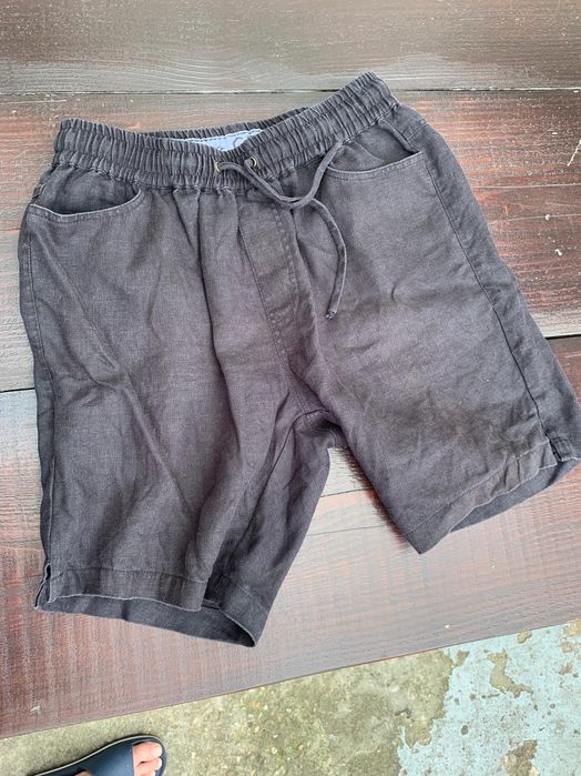 Pantaloni scurți din in L