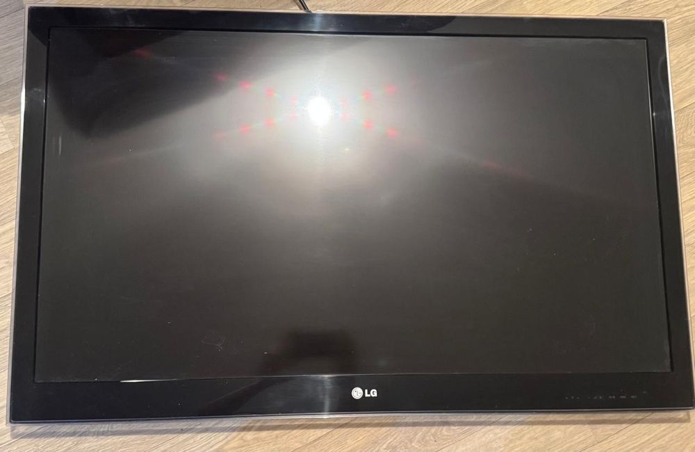 Телевизор LG 107см