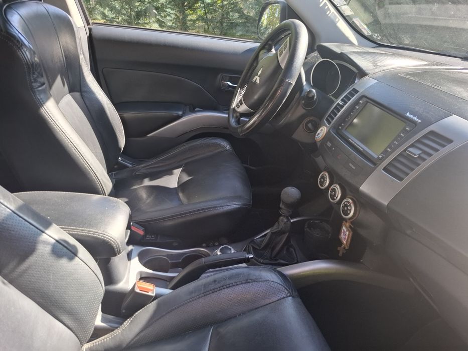 Продавам Mitsubishi Outlander