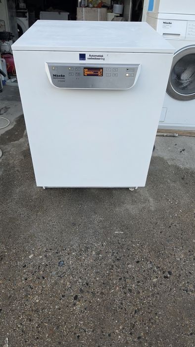 Съдомиялна професионална Miele PG 8059  Свободно стояща