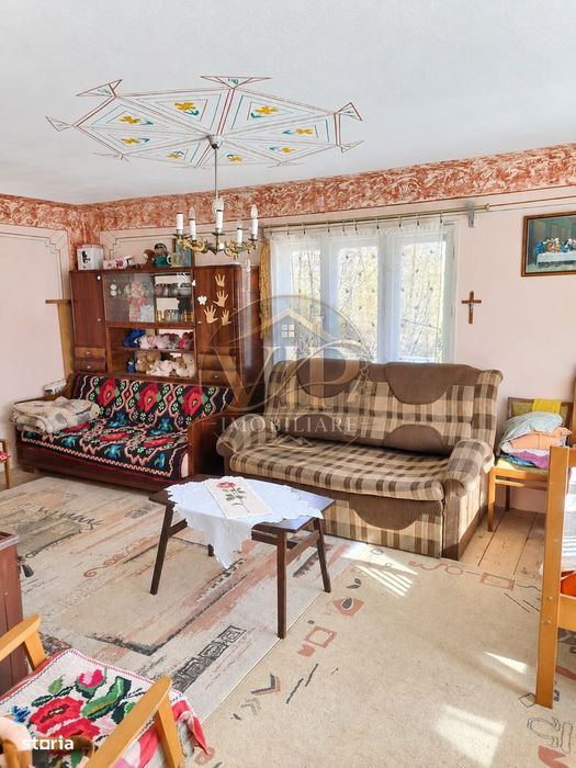 Casa individuala cu 4 camere,1130 mp teren,Intregalde
