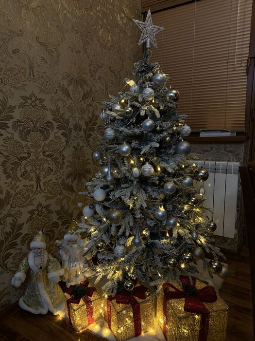 Новогодная ёлочка со всеми игрушками