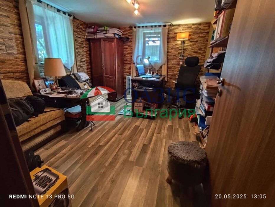 Голяма двуетажна къща в центъра на с. Порой, 200 кв. м, парцел 1000 кв. м,