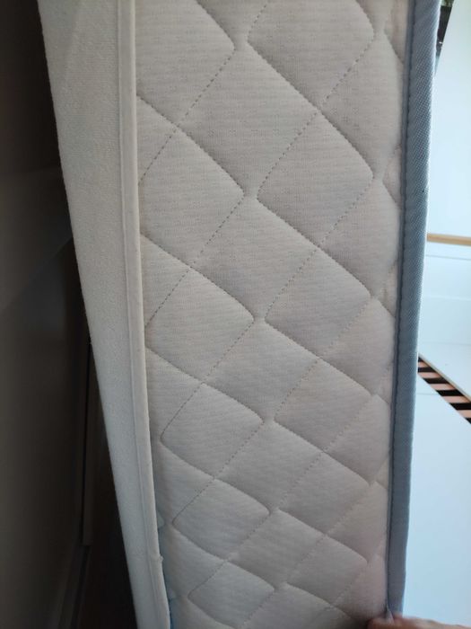 Vând saltea in stare foarte buna  foarte puțin folosită 160-200