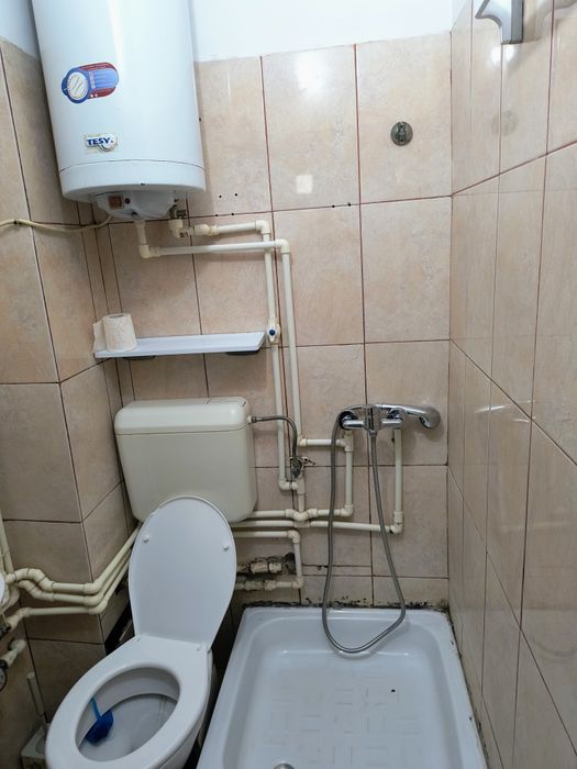 Închiriez garsonieră unui bărbat/băiat zona CET