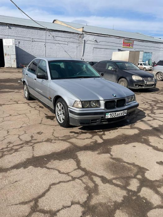 Срочно продам бмв 1994года.