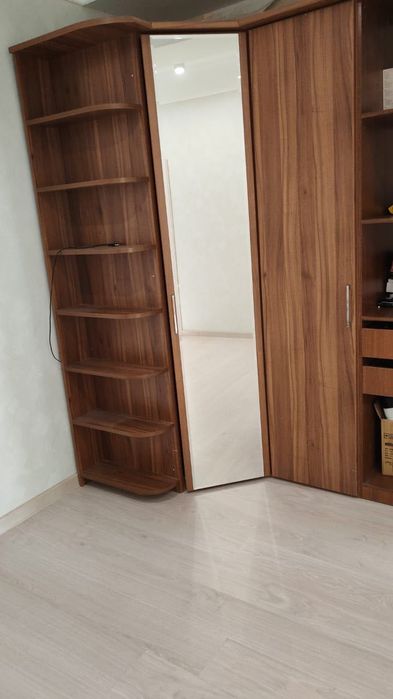 продается шкаф угловой