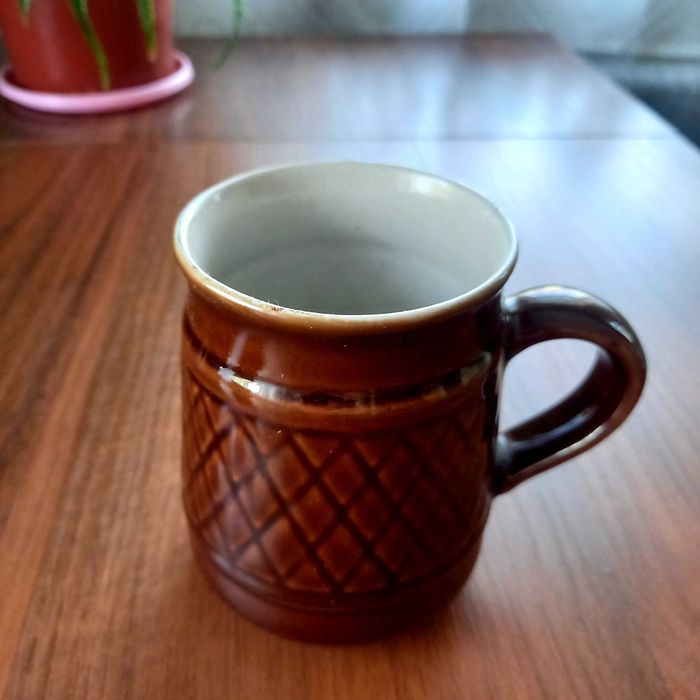Продаю 4 кружки и молочник