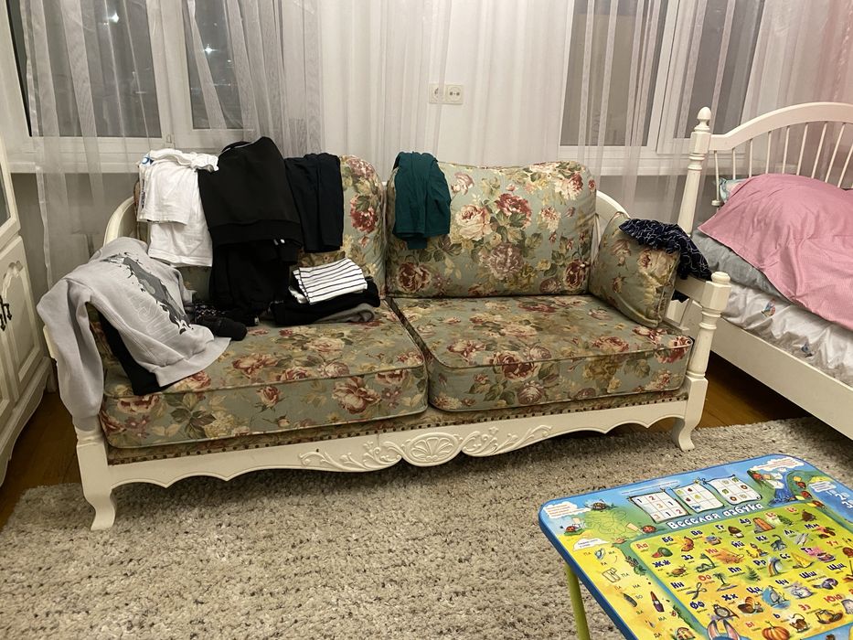 Кровать, шкаф, диван