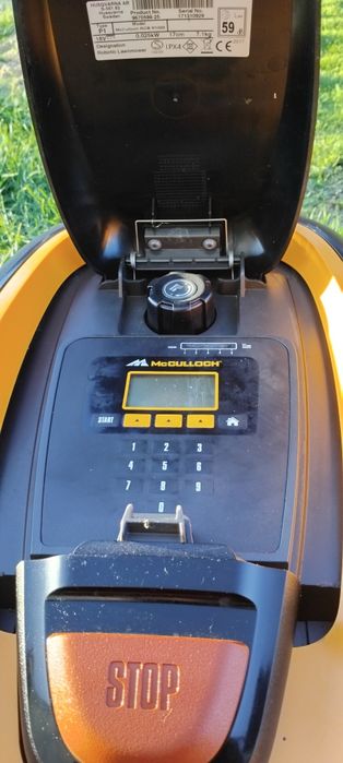 Robot de tuns gazon profesional Husqvarna  McCulloch original cu statie de încărcare
Nu dețin pinurile / se aprind 
Se vând cum se vad în poze 
Prețul