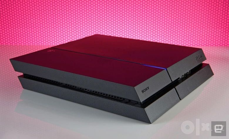 Playstation 4 + 3 игровых джойстика