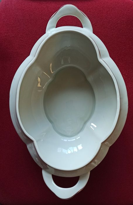 Порцеланов супник