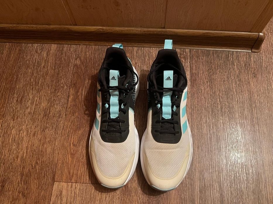 Продам баскетбольные кроссовки Adidas