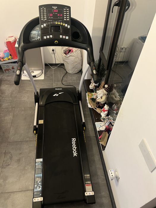 1.	Bandă de alergat Reebok – stare excelentă!