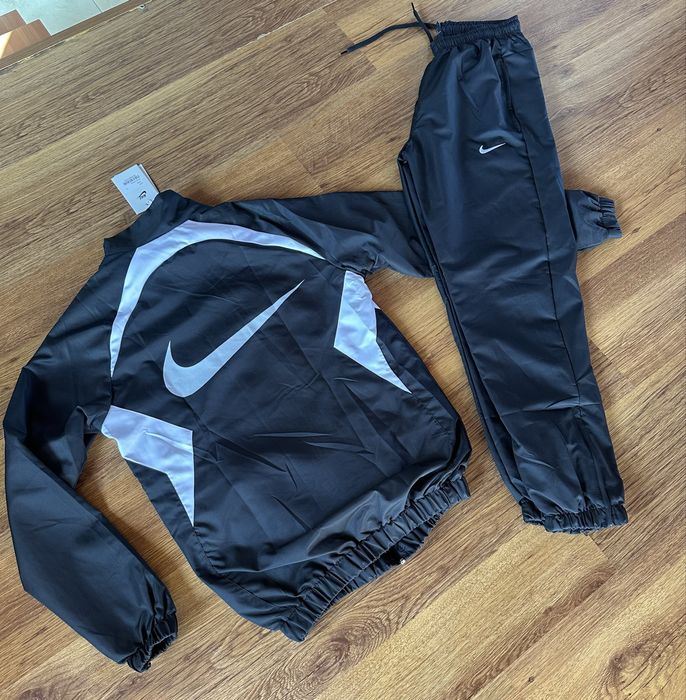 Мъжки,шушлеков,черен екип Nike с голямо лого на гърба