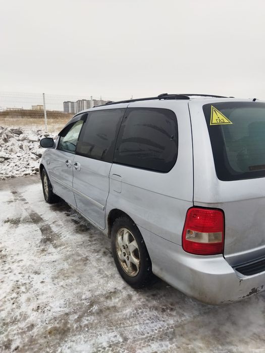 Продам Kia carnival