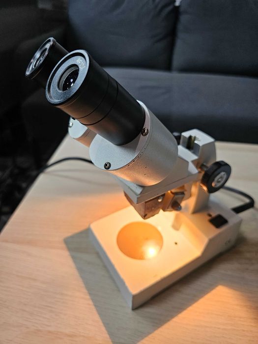 Бинокулярен технически микроскоп