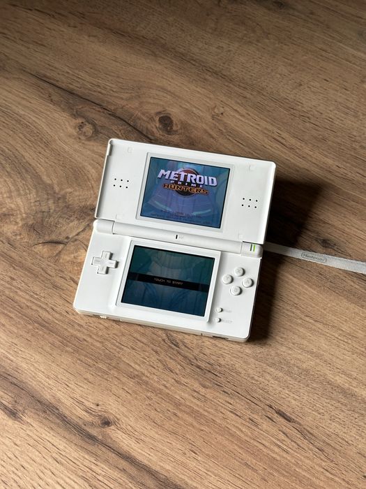 Nintendo DS lite + r4