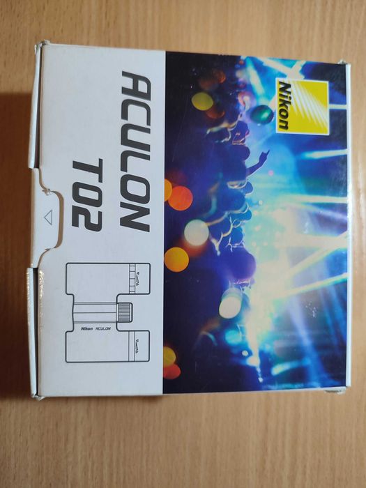 Бинокль Nikon Aculon 10х