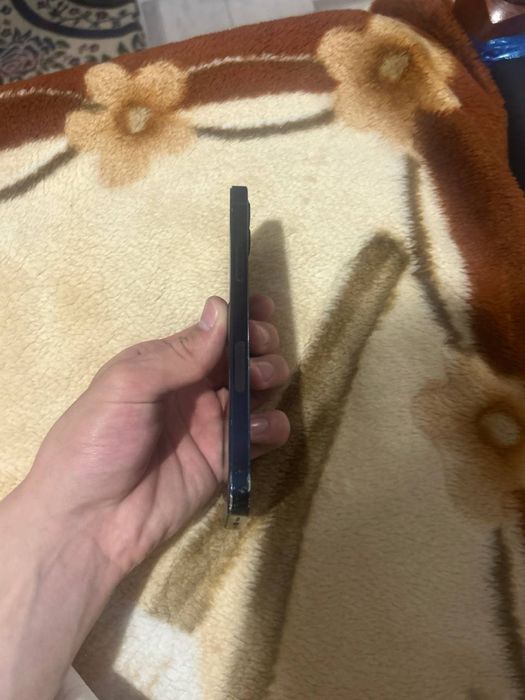 Айфон 12  70к торг бар