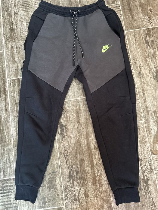 Pantaloni Nike Tech  M