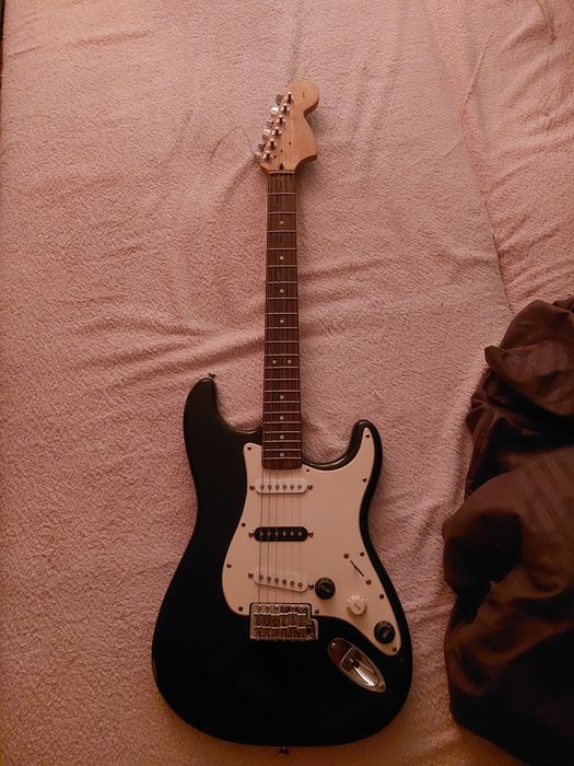 Продам электрогитару