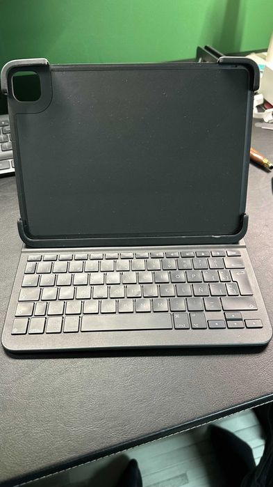 Husa cu tatatura Logitech Slim Folio Pro pentru iPad Pro 11 inch