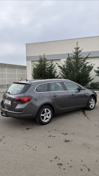 Opel Astra  J / Sports Tourer / 1.4 Turbo / Bi-Xenon / Euro 5