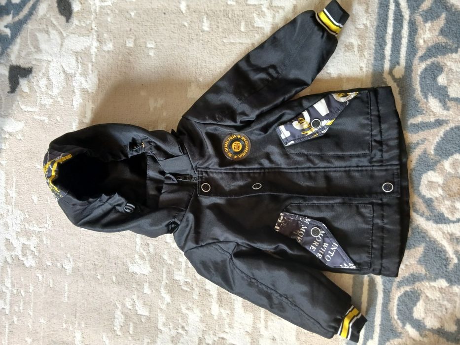 Продам осеннюю куртку детскую