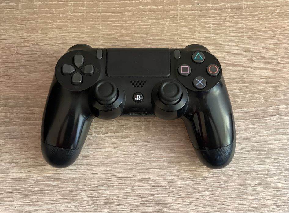 Перфектен Playstation 4 slim с над 35 игри PS4 slim плейстейшън 4