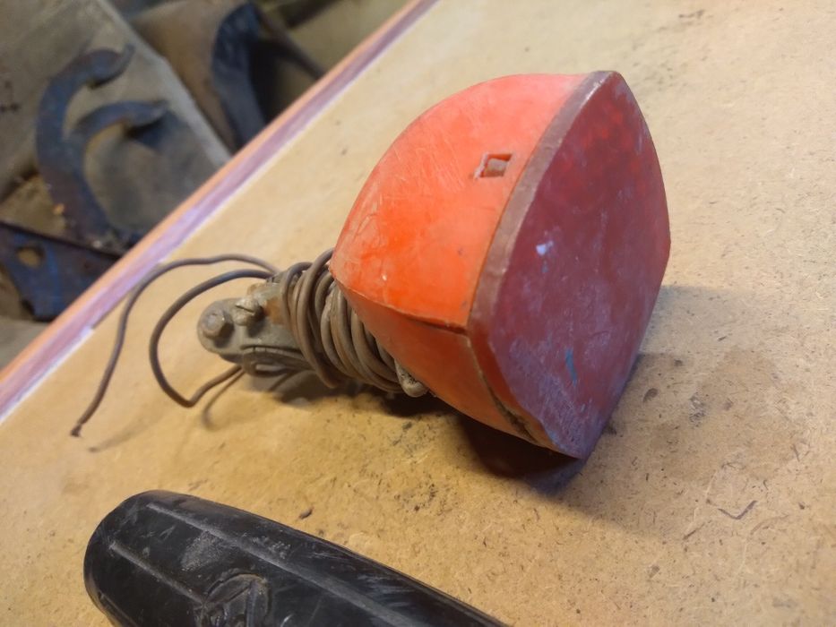 Lampa fata spate manere pegas kent